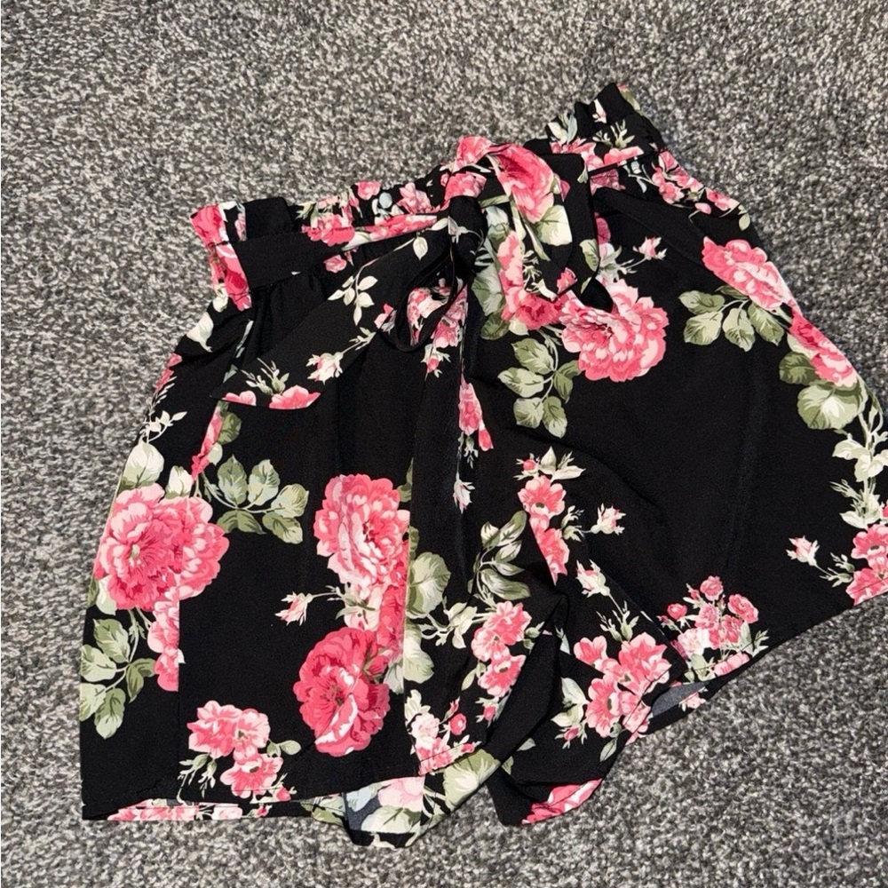 SHEIN Black Floral High Waist Shorts